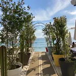 De Standing Le Velvet Bay Climatise En Bord De Antibes
