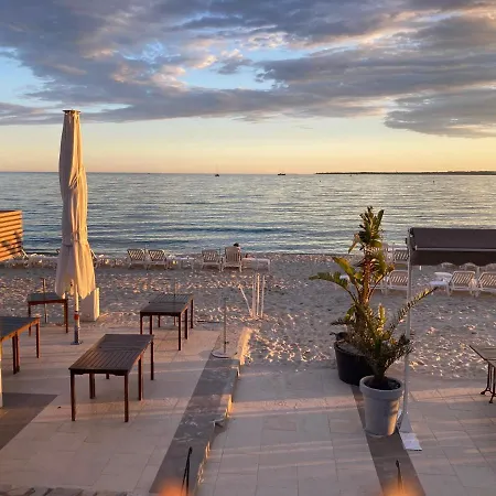 De Standing Le Velvet Bay Climatise En Bord De Appartamento
