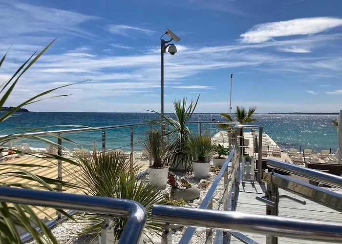 De Standing Le Velvet Bay Climatise En Bord De * Antibes