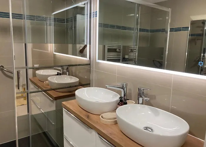 Apartment De Standing Le Velvet Bay Climatise En Bord De Antibes